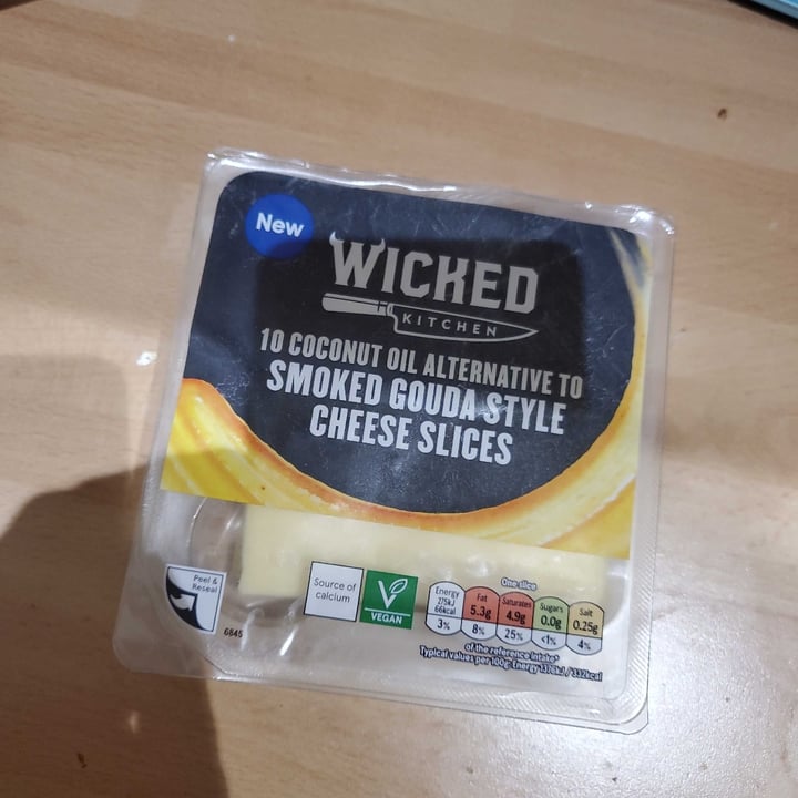 review photo of Wicked 10 Smoked Gouda Style Cheese Slices shared by @ellefinnica on 23 Nov 2022 - review