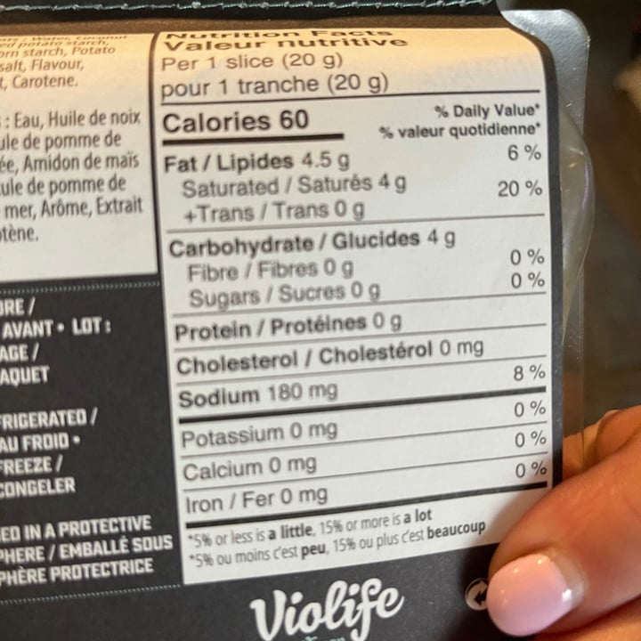 review photo of Violife Cheddar Slices shared by @tszedlak on 25 May 2021 - review