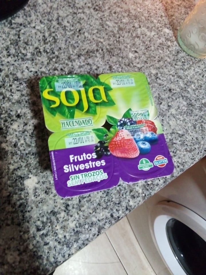 photo of Hacendado Yogurt de Soja Frutos Silvestres shared by @yasy on  15 Jan 2020 - review