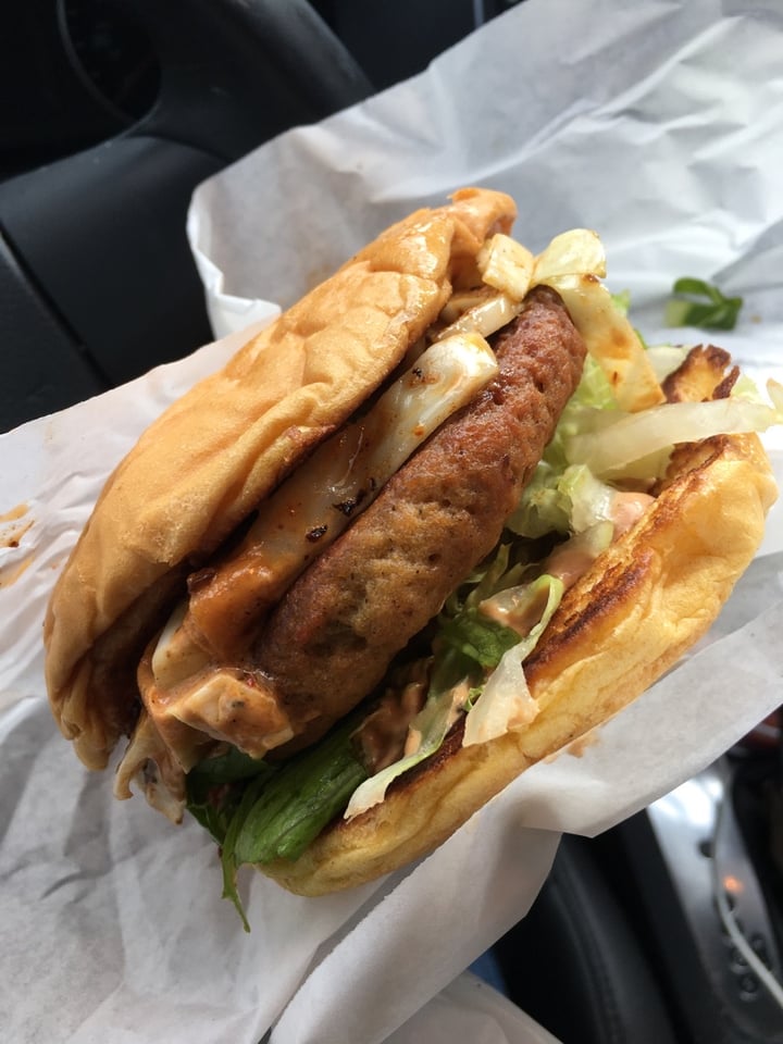 photo of Arlos Chipotle Chicken Burger shared by @hofmanemily on  23 Dec 2019 - review
