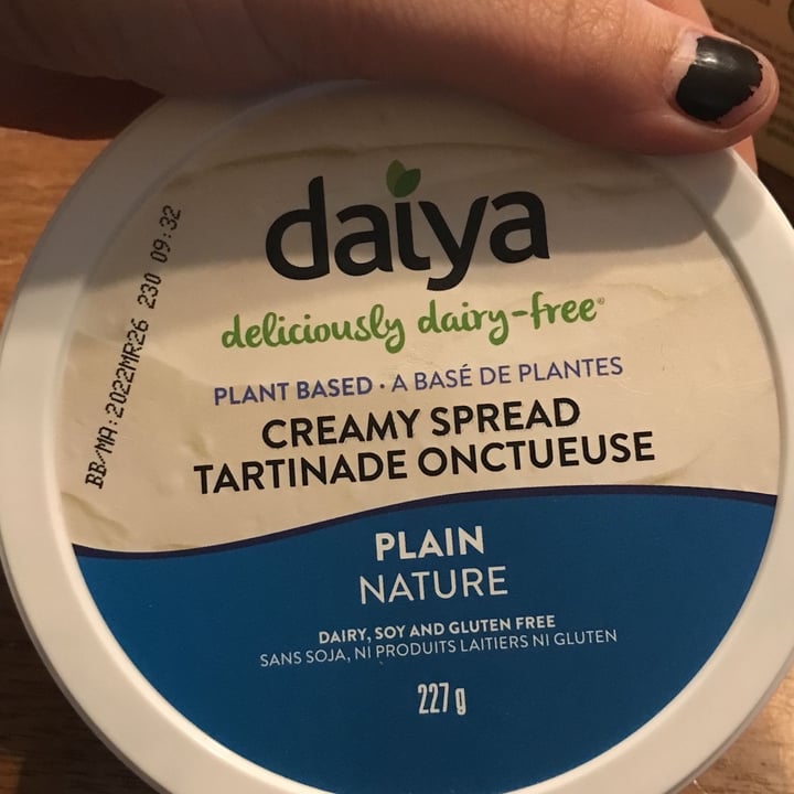 photo of Daiya Plain Cream Cheeze Style Spread shared by @antispeciste on  02 Dec 2021 - review