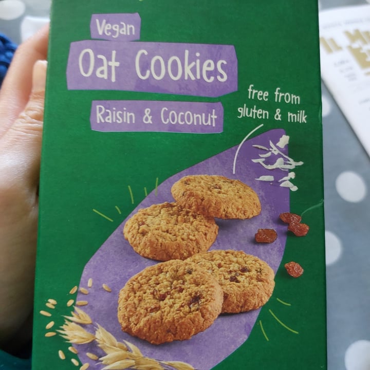 photo of Vemondo Vegan Oat Cookies Raisin & Coconut shared by @annachiaraferrariz on  17 Apr 2022 - review
