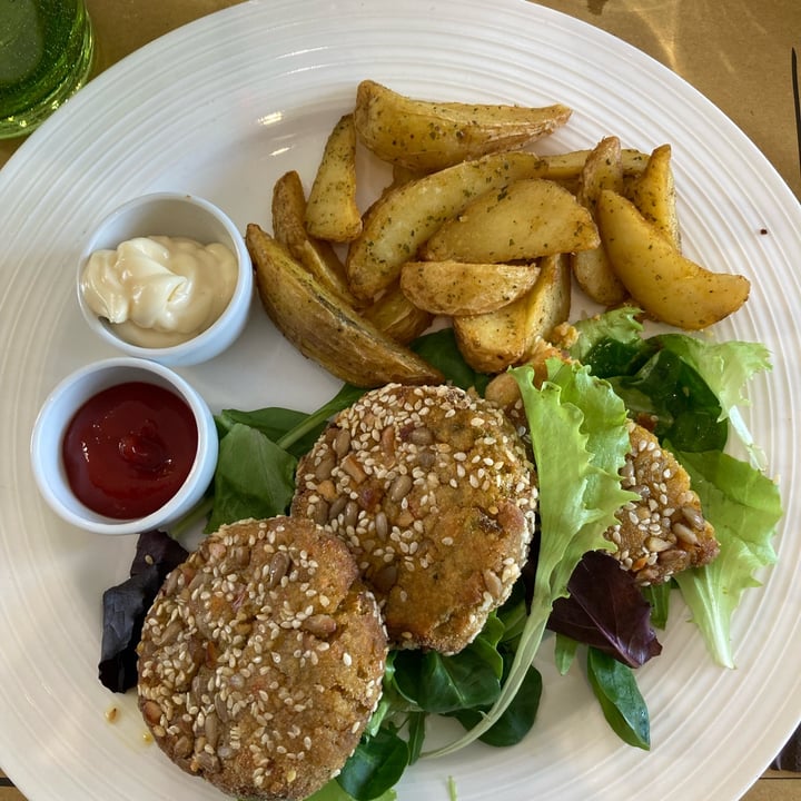 photo of Verdesalvia Bio Mini Burger Veg shared by @sottolapellepodcast on  13 Apr 2022 - review