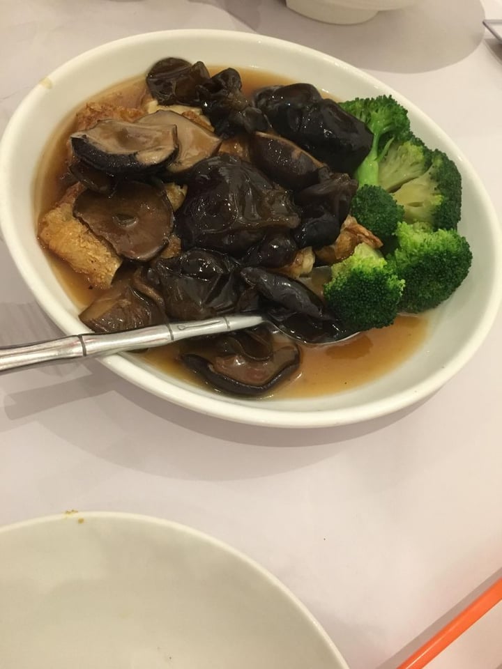 photo of Vegie Mum Restaurant Chinese mushroom and black fungus with crispy bean curd skin duck shared by @semwich on  27 Jun 2018 - review