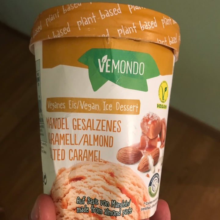 photo of Vemondo Gelato Mandorle e Caramello Salato shared by @lisa-85 on  07 Sep 2022 - review