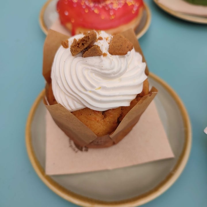 photo of Beagle Pastelería Vegana Carrot cupcake shared by @mickshunter on  21 Dec 2021 - review