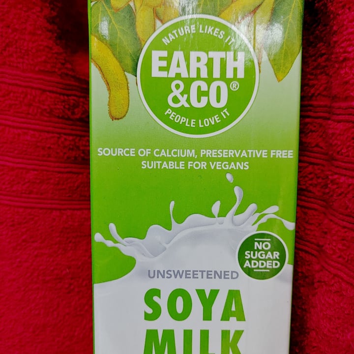 photo of Earth & Co Unsweetened Soya Milk shared by @pigsnpaws on  03 Aug 2020 - review