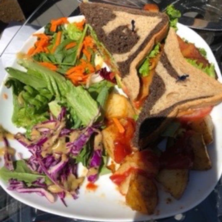 review photo of Plantitude Classic B.L.T. shared by @kathryn on 28 Jun 2020 - review