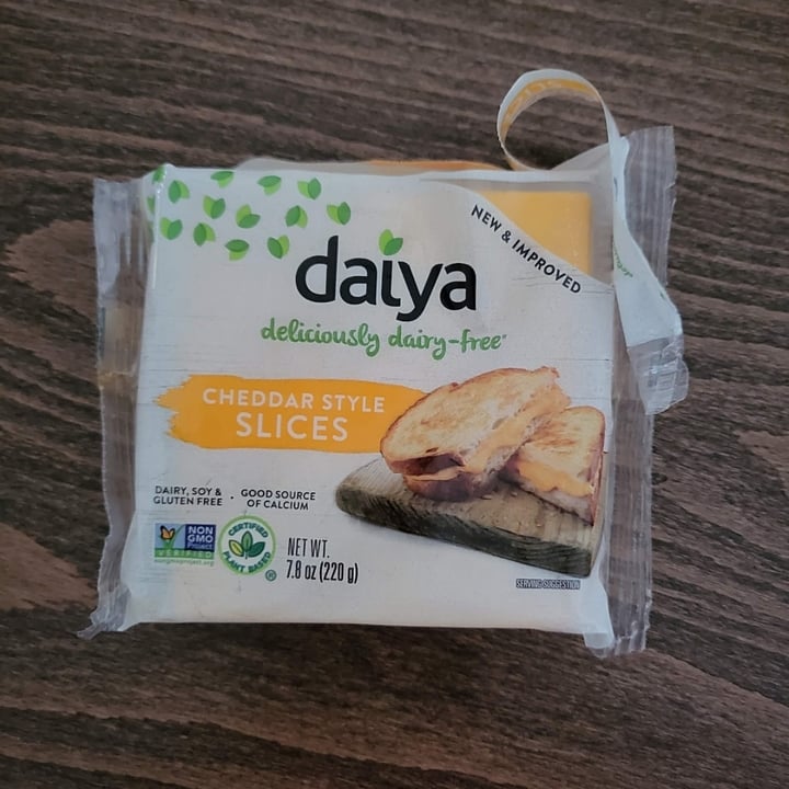 review photo of Daiya Cheddar Style Slices shared by @paradoksaalinen on 09 Feb 2022 - review