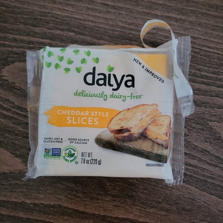 photo of Daiya Cheddar Style Slices shared by @paradoksaalinen on  09 Feb 2022 - review