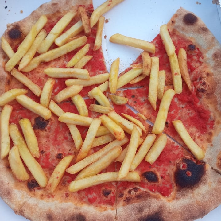 photo of La Ristoria Pizzorante pizza rossa con patatine shared by @matildepolla on  20 May 2022 - review