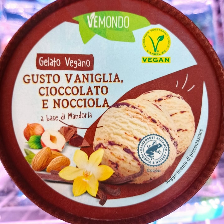 photo of Vemondo  Gelato Alla Vaniglia Cioccolato e Nocciola shared by @daniela94 on  05 Jul 2022 - review