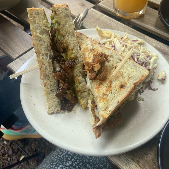review photo of Café Vegetal Sándwich pulled no-pork shared by @c3cilia on 13 Jun 2022 - review