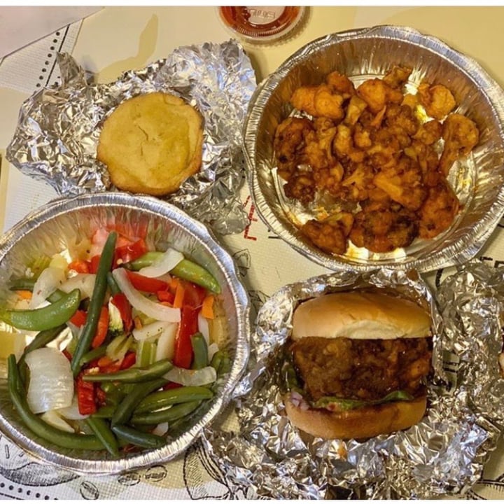 review photo of TRI Lounge & Cafe oyster mushroom fried chicken sandwich shared by @melissaschapman on 06 Aug 2020 - review