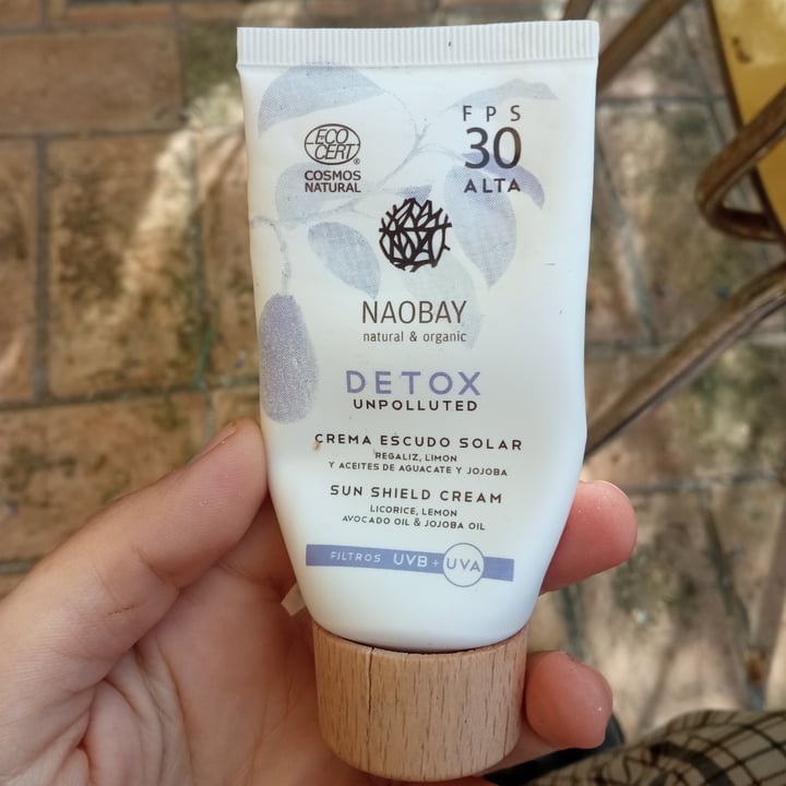 review photo of Naobay Crema escudo solar shared by @betu on 12 May 2022 - review