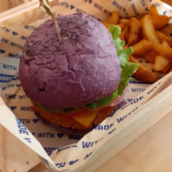 photo of Flower Burger Cheesy Cecio shared by @fra102030 on  15 Oct 2020 - review