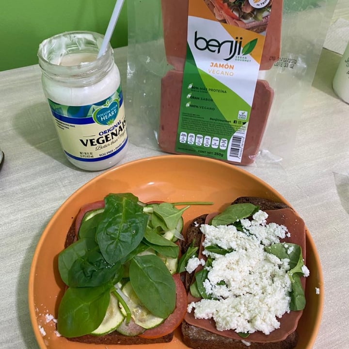 photo of Corazon Verde ♥ Vegano y Vegetariano Sándwich Vegano De Jamón Y Queso shared by @isisvleon on  06 Oct 2020 - review
