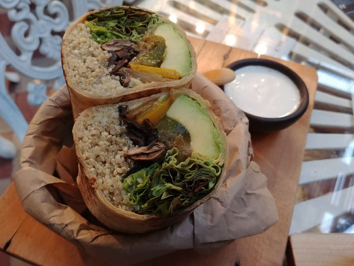 photo of Sapiens. Comida Saludable. Burrito Chick shared by @esbueno on  06 Jan 2020 - review