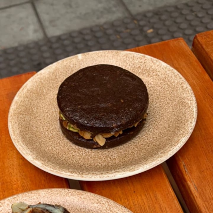 photo of FAUNA Café y Flora Alfajor De Chocolate Y Mani shared by @abi1702 on  15 Mar 2022 - review