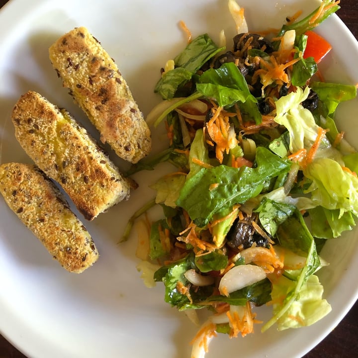 photo of El viaje vegano Bastones de queso de girasol shared by @camiacciaresi on  27 Oct 2021 - review