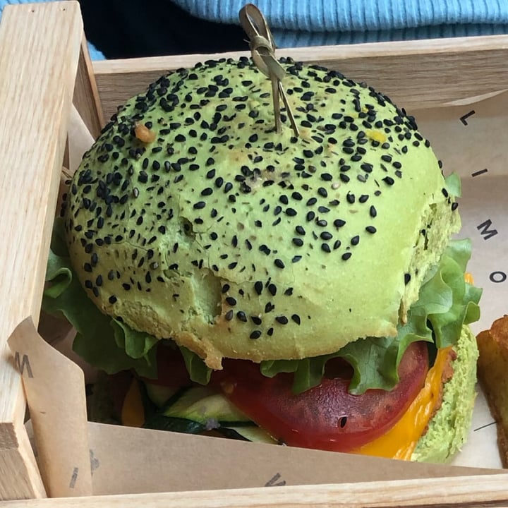 photo of Flower Burger Elf Burger shared by @nasmix on  08 Jan 2022 - review