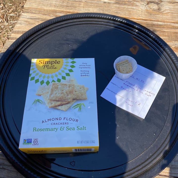 photo of Simple Mills Almond flour crackers rosemary & sea salt shared by @taesuh on  13 Mar 2021 - review