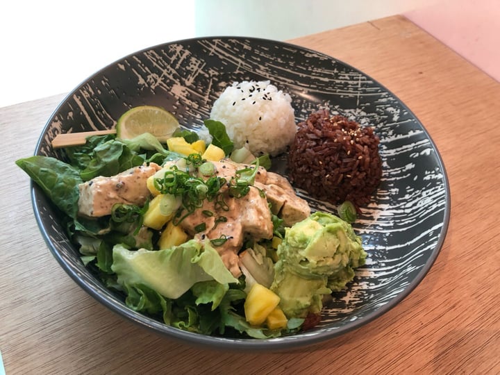 photo of Aloha Poké Build Your Own Bowl shared by @healthywithakriti on  22 Nov 2019 - review