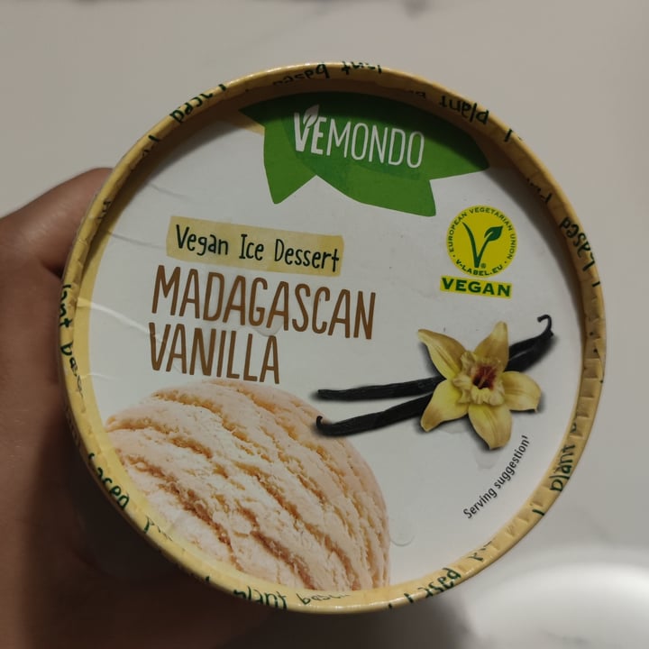 photo of Vemondo  vegan ice cream vanilla shared by @noema96 on  07 Aug 2022 - review