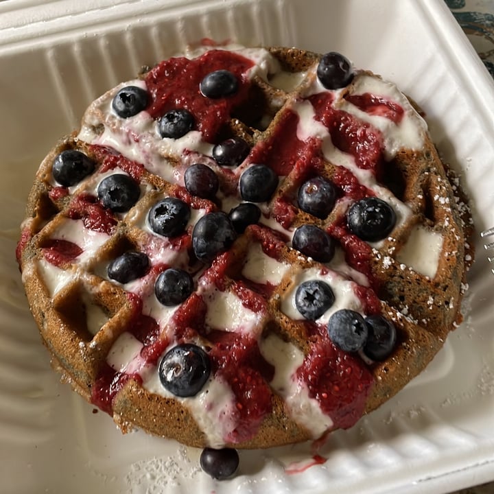 photo of Off The Griddle Berries & Cream Waffle shared by @laura13vz on  18 Mar 2022 - review