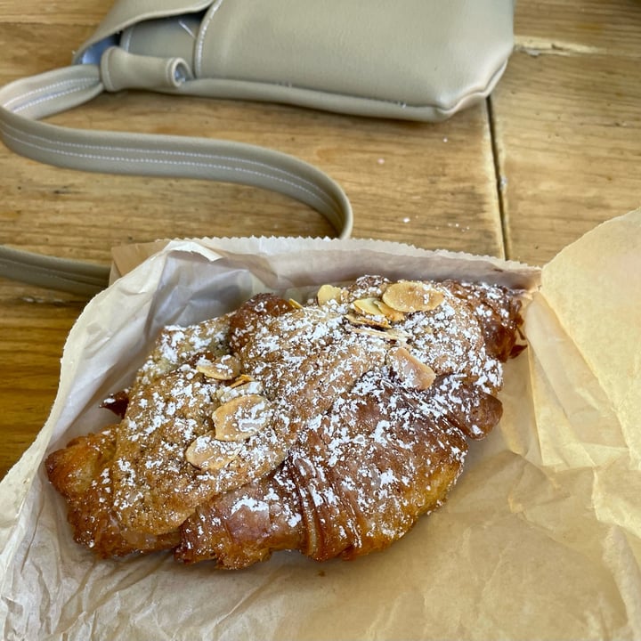 photo of Chaumont Vegan Almond croissant shared by @ekelcem on  29 Apr 2022 - review