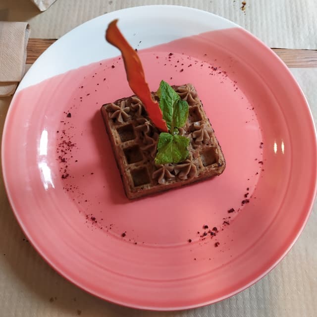 Photo of the dish “Gofre de trigo sarraceno,
almendra y harina de castaña”