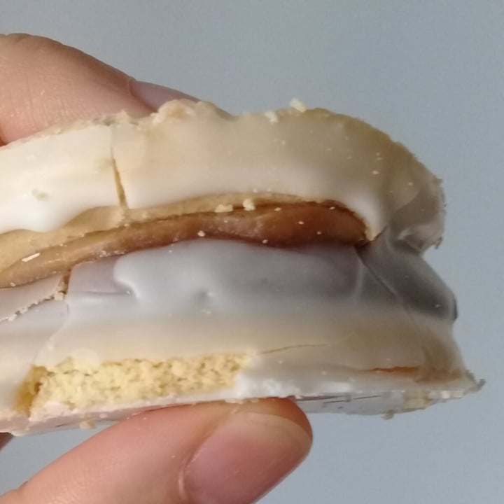 review photo of Un Rincón Vegano Alfajor Chocolate Blanco shared by @martbass on 12 Jun 2020 - review