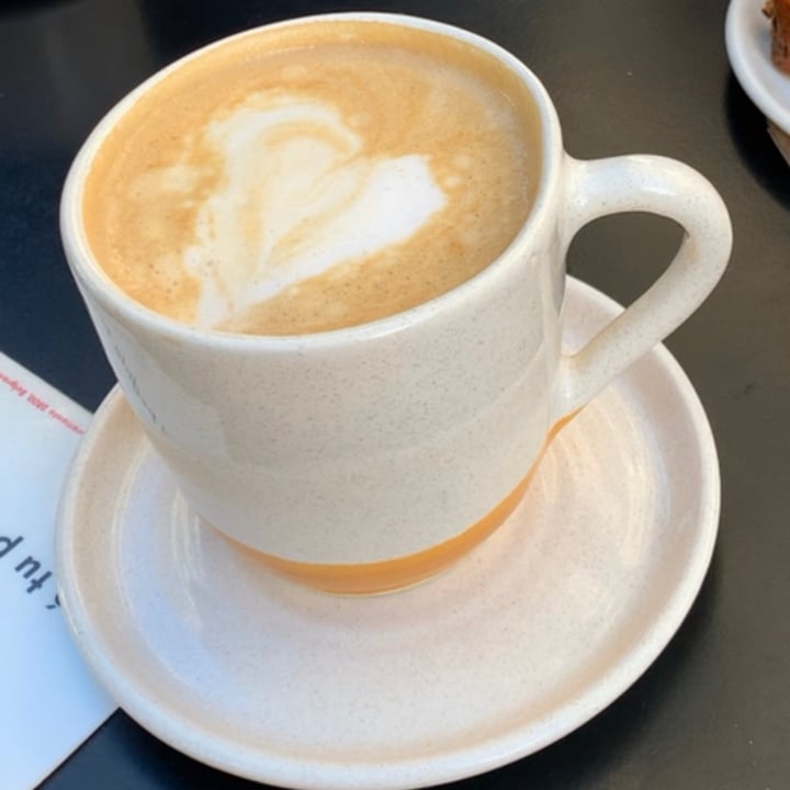 review photo of BORJA SPECIALTY COFFEE Latte Doble Con Leche De Almendras shared by @tedisvegan on 26 Dec 2020 - review