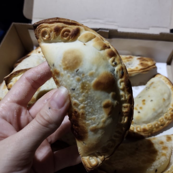 photo of Empanadas de 10 Empanadas De Queso, Choclo Y Cebolla shared by @ximo on  26 Jan 2021 - review