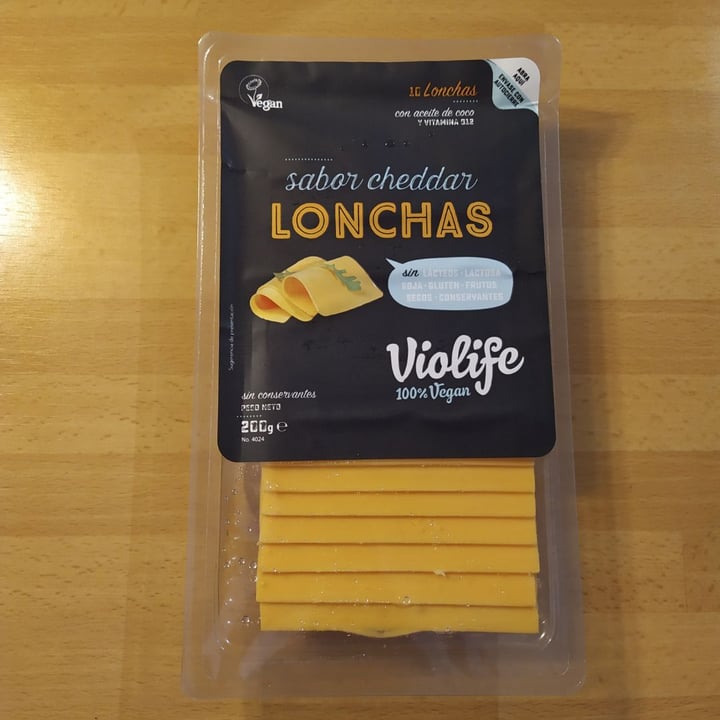 photo of Violife Lonchas sabor Cheddar shared by @santimayoral on  16 Apr 2020 - review