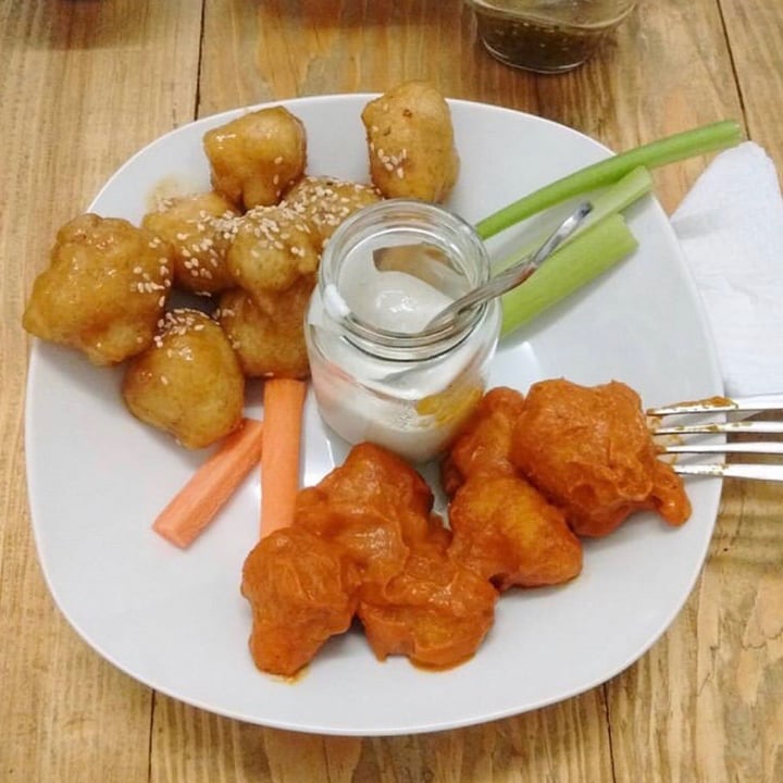 review photo of Vida Atemporal Alitas Mixtas shared by @ohsullivan on 02 Jul 2020 - review