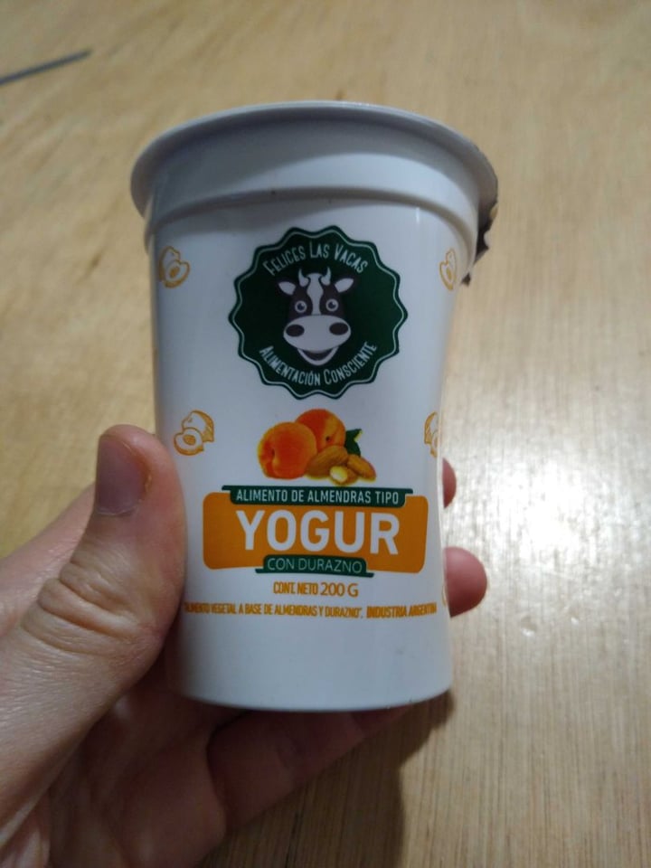 photo of Felices Las Vacas Yogur de Almendras y Durazno shared by @morenoaye on  20 Sep 2019 - review