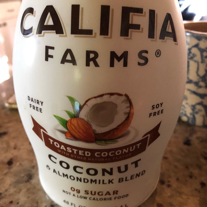 photo of Califia Farms Toasted Coconut Almondmilk Blend shared by @catsarekids2 on  20 Jun 2022 - review
