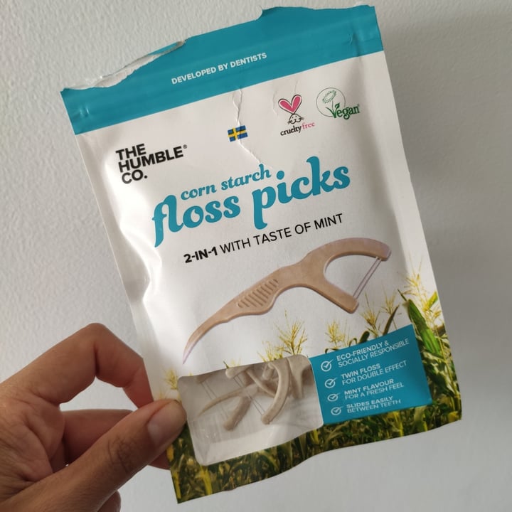 review photo of The Humble Co. Floss picks shared by @qualquerdiavirovegan on 20 Jun 2020 - review