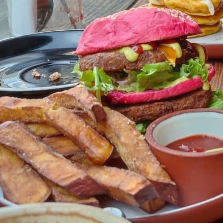 photo of Scheckter's RAW Gourmet The Raw Burger shared by @thehumblechickpea on  02 Nov 2022 - review