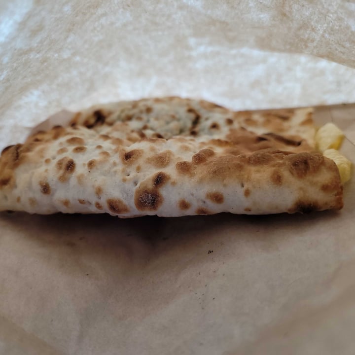 photo of Peet's Coffee plant based Mediterranean flat bread shared by @vegandonut on  04 Jun 2022 - review