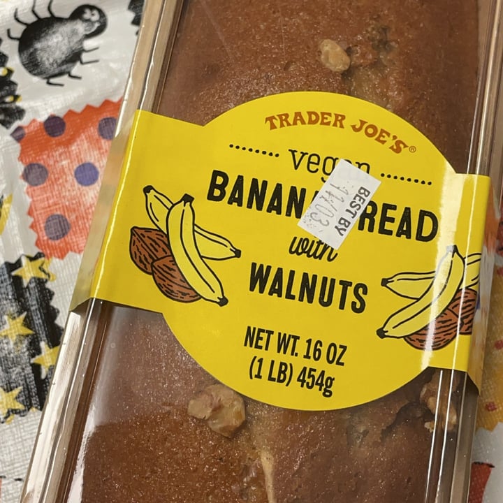 photo of Trader Joe's Vegan Banana Bread with Walnuts shared by @madisonemmelia on  18 Dec 2021 - review