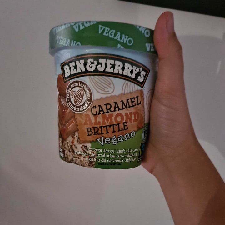photo of Ben & Jerry's Caramel Almond Brittle Non-Dairy Frozen Dessert shared by @vivianmaximo on  06 Oct 2021 - review