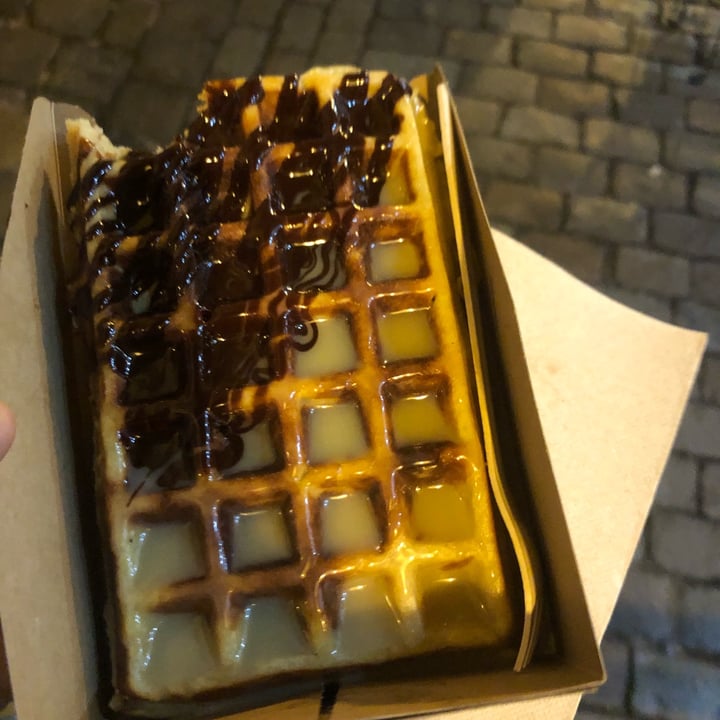 photo of The Sister Brussels Café Waffle with Chocolate shared by @vege-et-al on  13 Oct 2022 - review