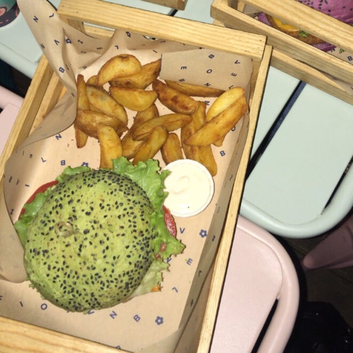 photo of Flower Burger Jungle Burger shared by @veromenna on  10 Mar 2022 - review