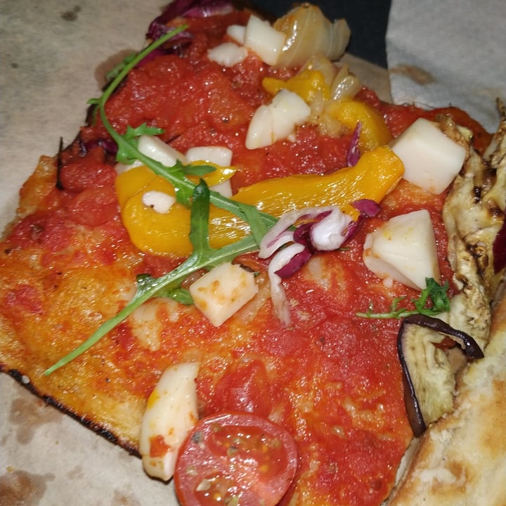 photo of IL LOCA Pizza a Taglio rossa con verdure miste shared by @bananapower on  30 Apr 2022 - review