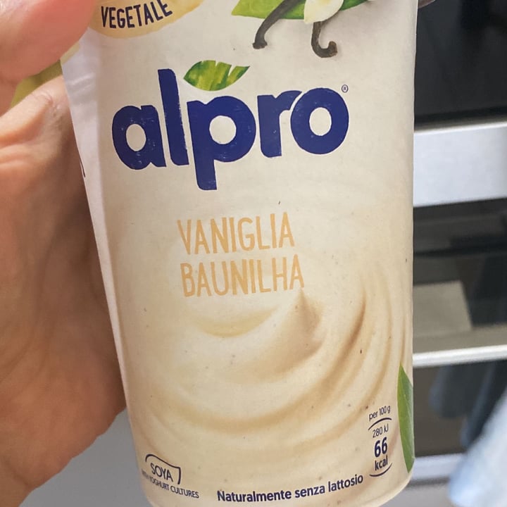 photo of Alpro Soy Yogurt Vanilla shared by @lindapuravida on  16 Jun 2022 - review