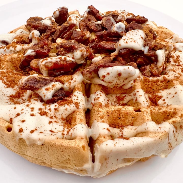 review photo of Happy Day Juice Co. Pumpkin Pecan Waffle shared by @pdxveg on 21 Oct 2021 - review
