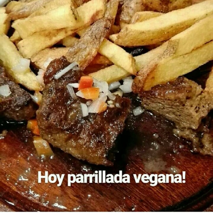 photo of La Reverde Parrillita Vegana Vacío de seitán con papas fritas shared by @vikvegan on  26 Dec 2019 - review