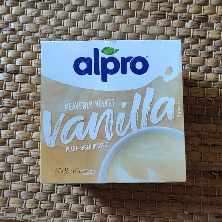 photo of Alpro Heavenly Velvet Vanilla Dessert shared by @moniberni on  02 Apr 2022 - review